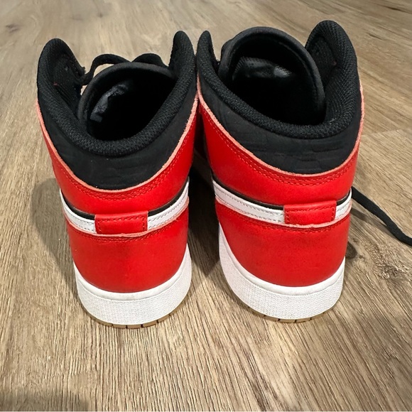 {preloved} Youth Air Jordan 1 - Picture 6 of 11